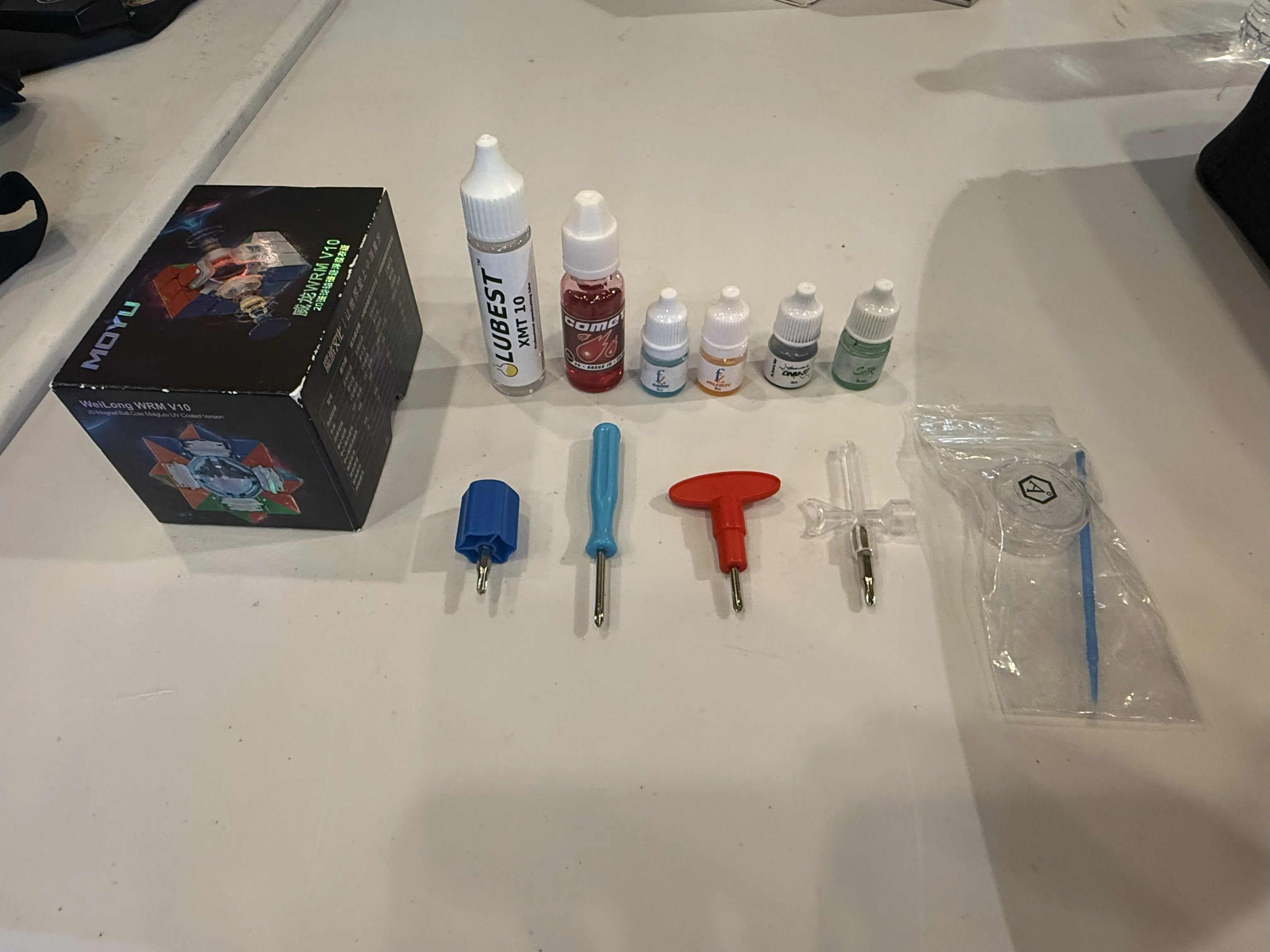 Le matériel d'entretien pour un cube